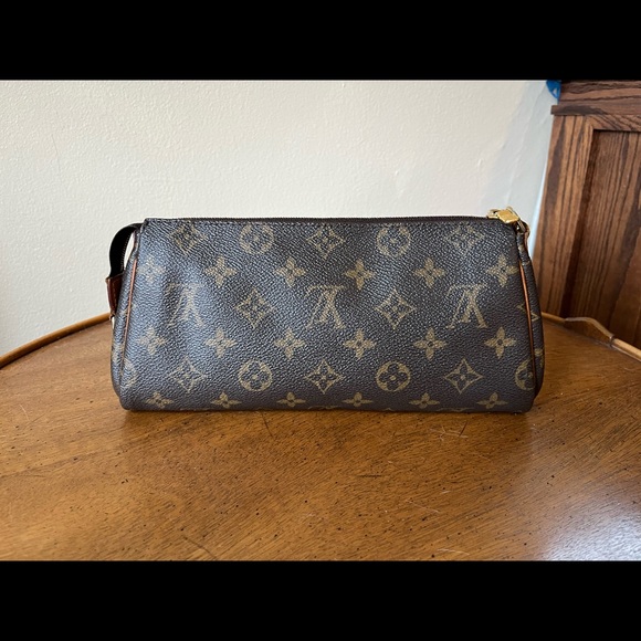 Louis Vuitton Eva Clutch - Picture 2 of 13